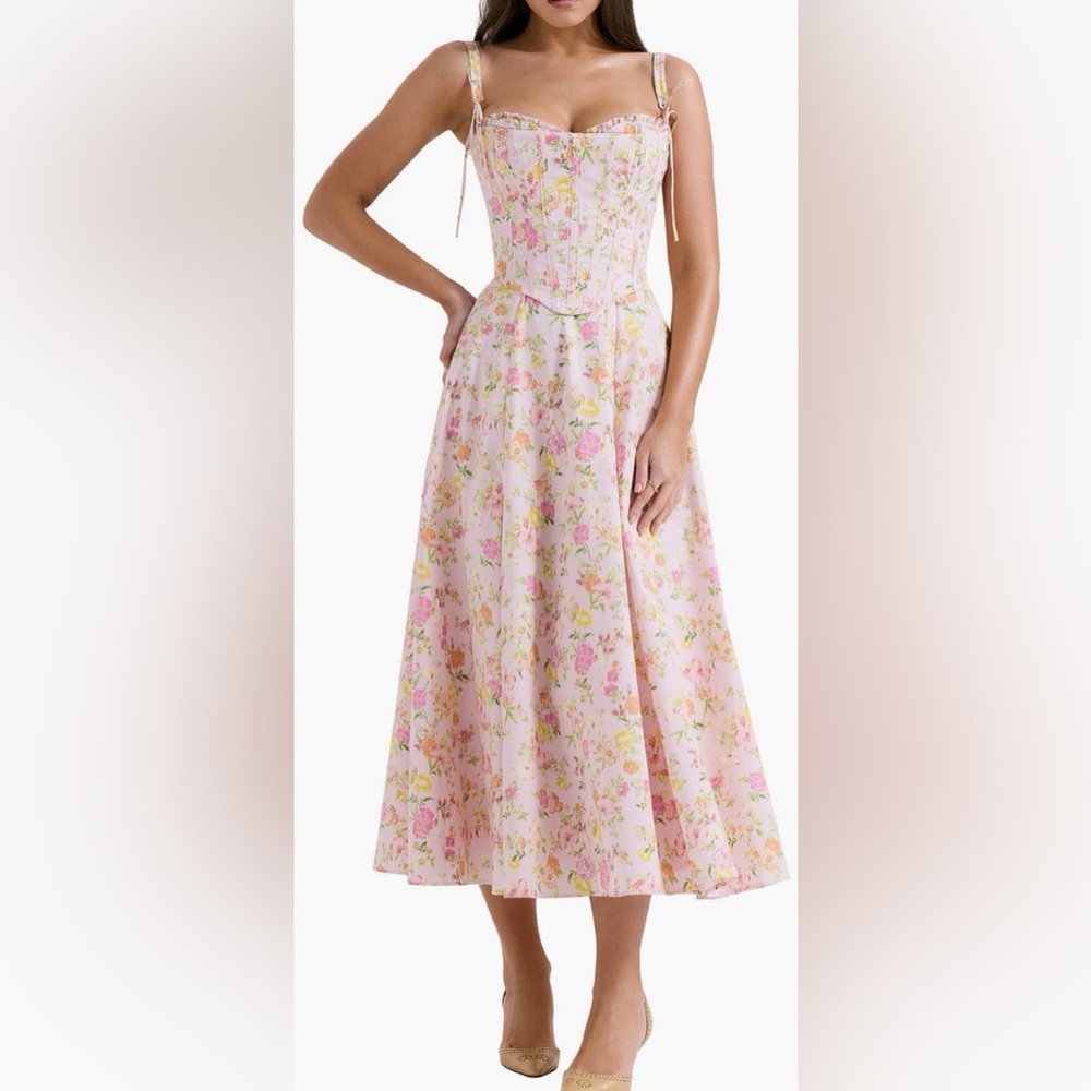 HOUSE OF CB
Clarabelle Floral Print
Sleeveless Maxi Dress